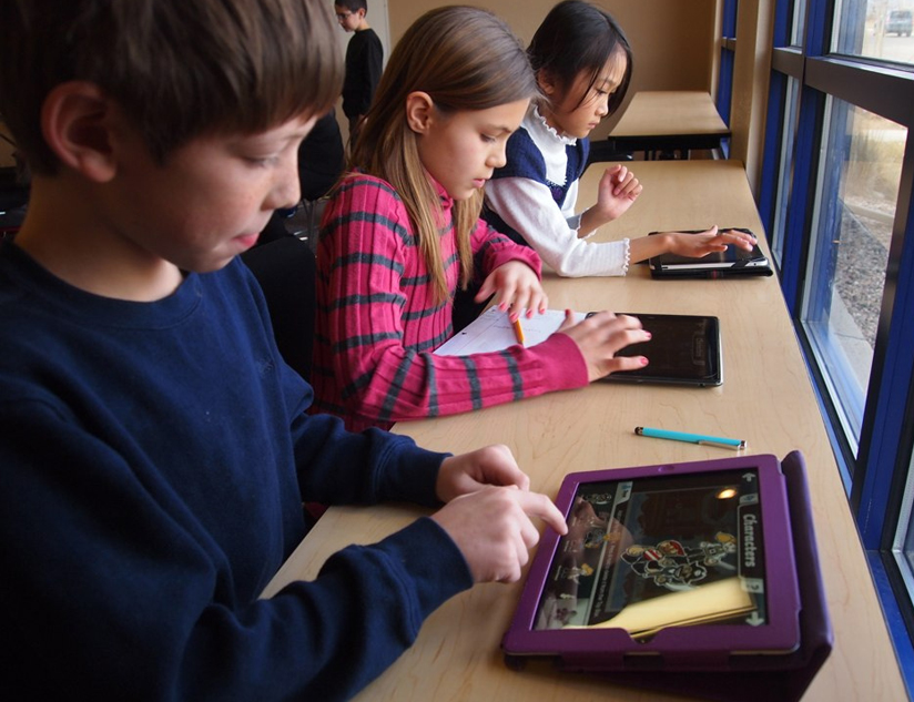 How Digital Learning Platforms Empower Students with Personalized Learning